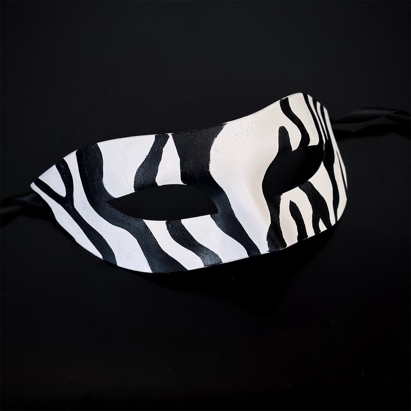 Animal Stripe Mask - Black/White